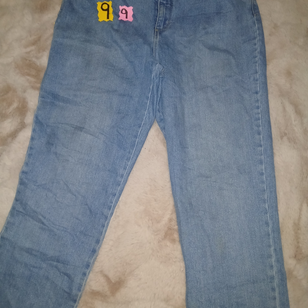 Gloria Vanderbilt Light Blue Straight Leg Jeans.  27  Inch Inseam.